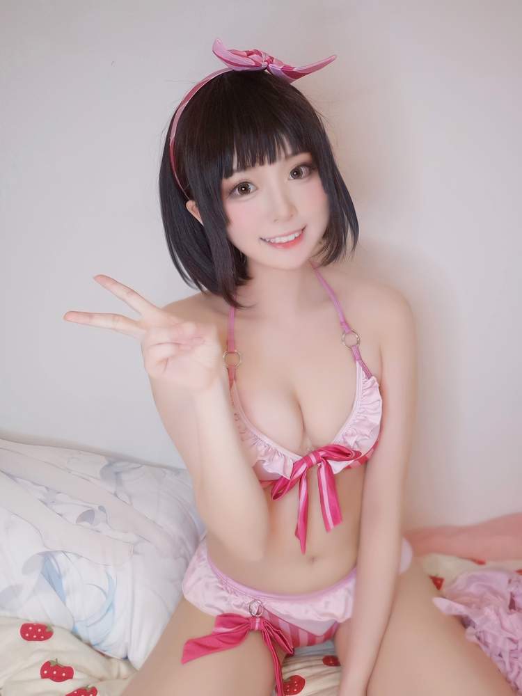 [网红杂图] Yuki亭 – 加藤恵水着 [20P32MB]