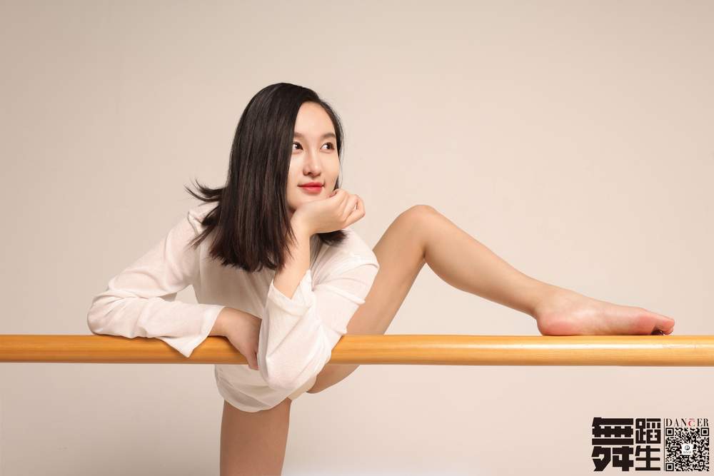 [GALLI嘉丽] 舞蹈生日记 – 106 简 [37P298MB]