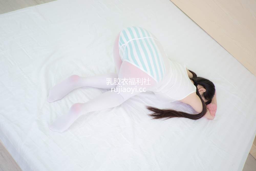 [网红杂图] 西尔酱 – 白色吊衫 [30P47MB]