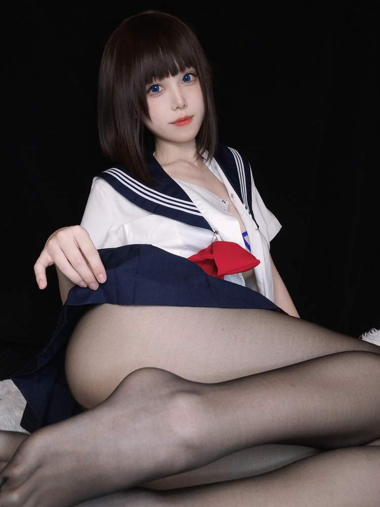 [网红杂图] 蜜汁猫裘 – 坏学妹自拍 [38P6V400MB]