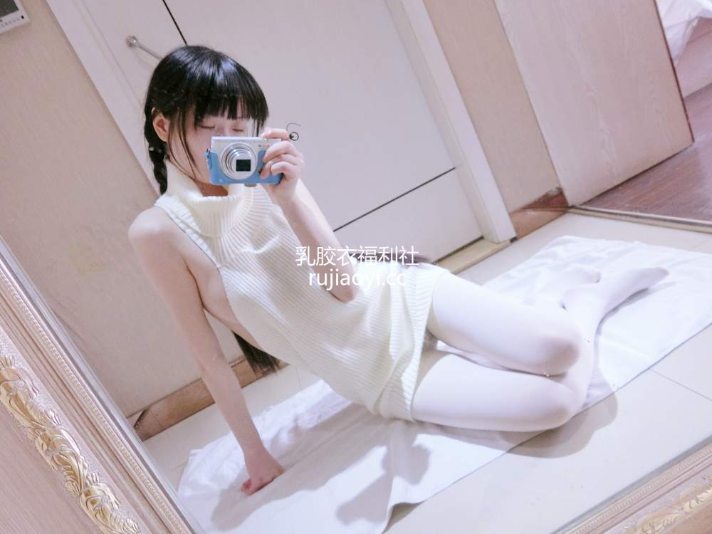 [网红杂图] 西尔酱 – 露背毛衣 [77P571MB]