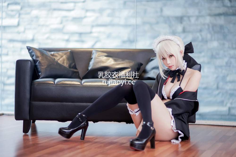 [网红杂图] Ely_eee(ElyEE子) – 贞德女仆 [24P75MB]