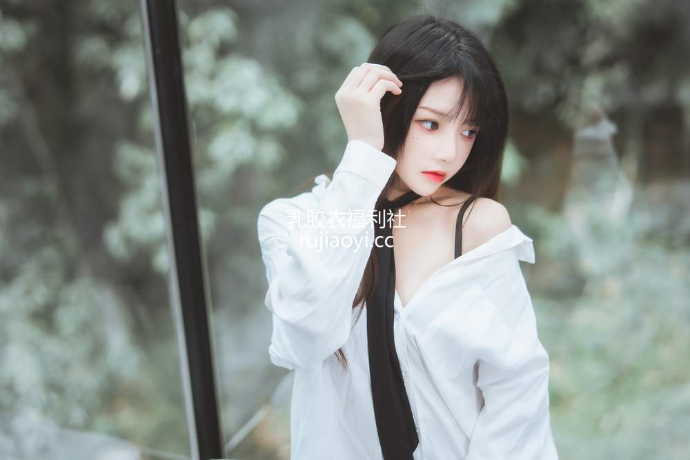 [网红杂图] 桜桃喵 – 狼来了01 [72P1.30GB]