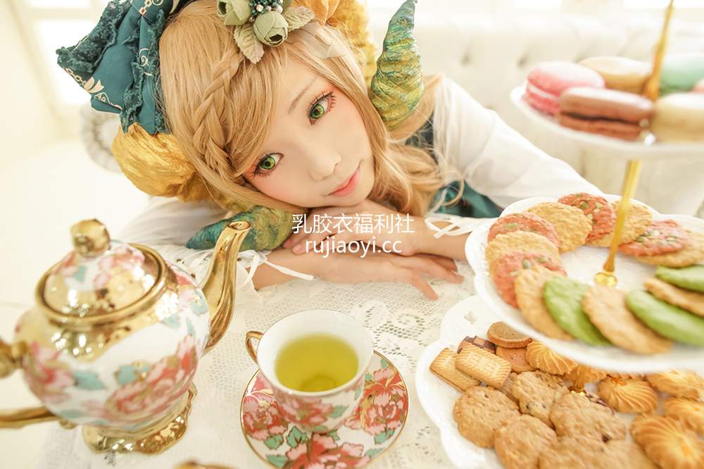[网红杂图] Ely_eee(ElyEE子) – 午茶角少女 [27P84MB]