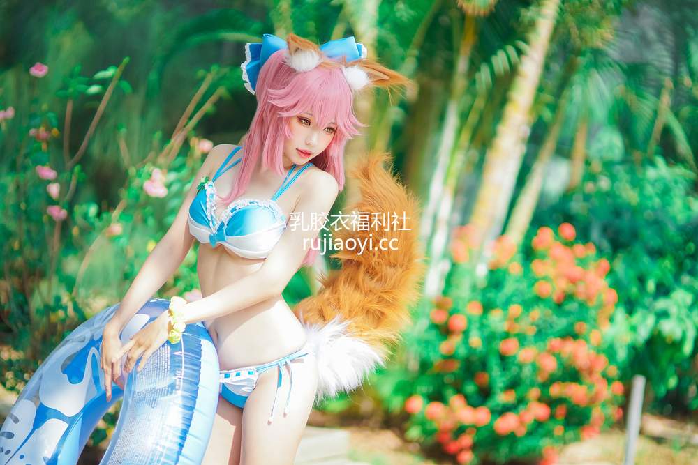 [网红杂图] Ely_eee(ElyEE子) – 玉藻前泳池 [39P205MB]