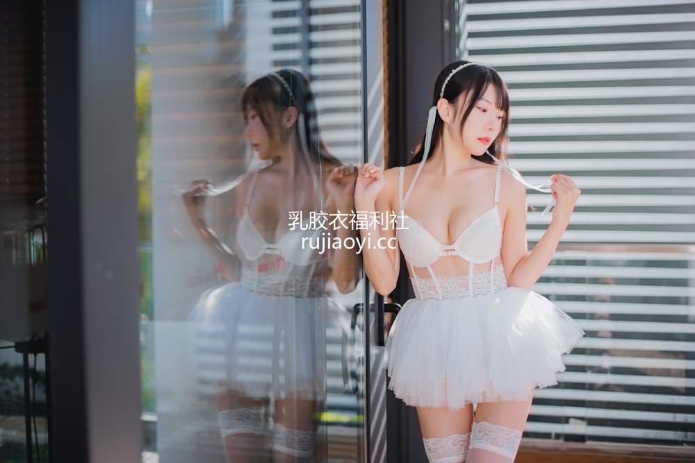 [网红杂图] 香草喵露露 – 杨枝甘露 白色纱裙 [48P1V1.22GB]