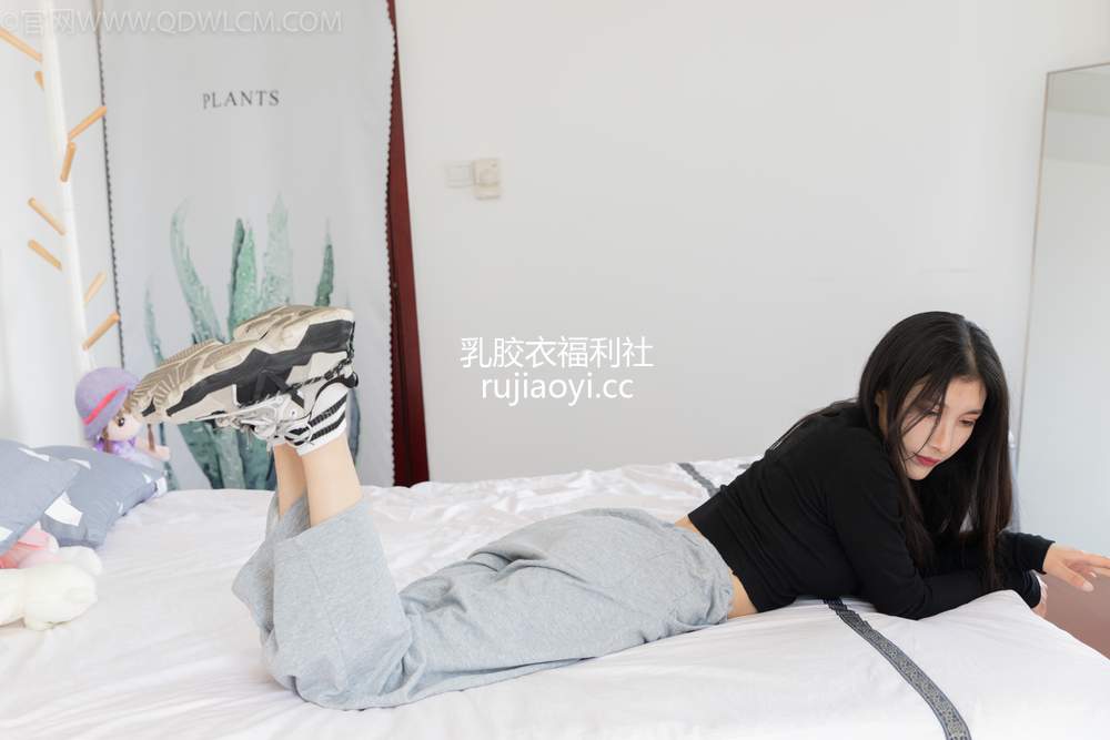 [物恋传媒] No.996 萱萱-如水 [138P1V3.35GB]