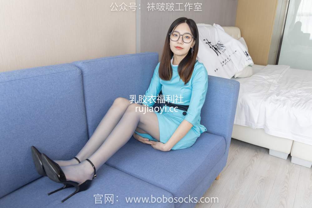 [BoBoSocks袜啵啵] No.105 小甜豆-空姐制服、高跟鞋、蓝色丝袜 [140P1V5.41GB]