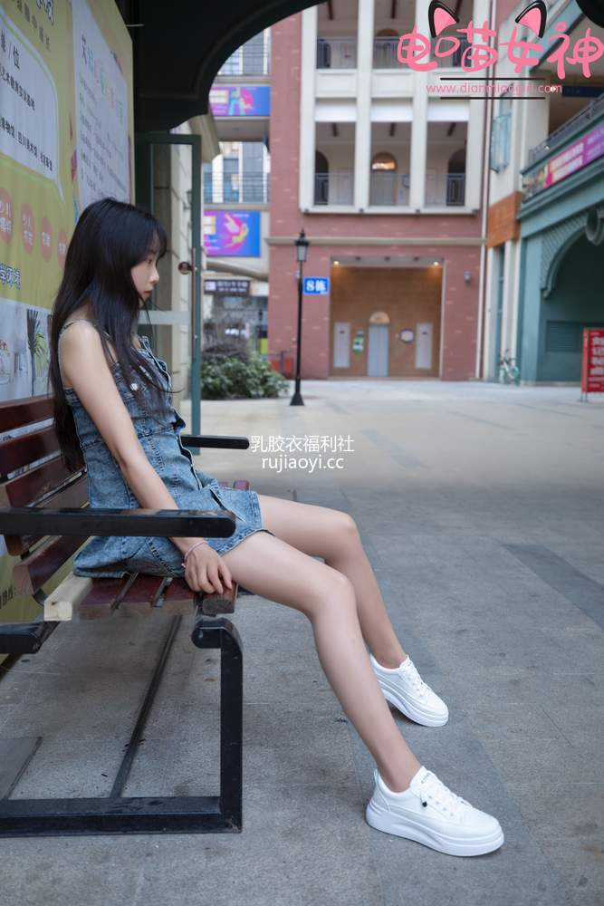 [网红杂图] 电喵女神 – 灵唯 稚嫩小白鞋 [70P383MB]