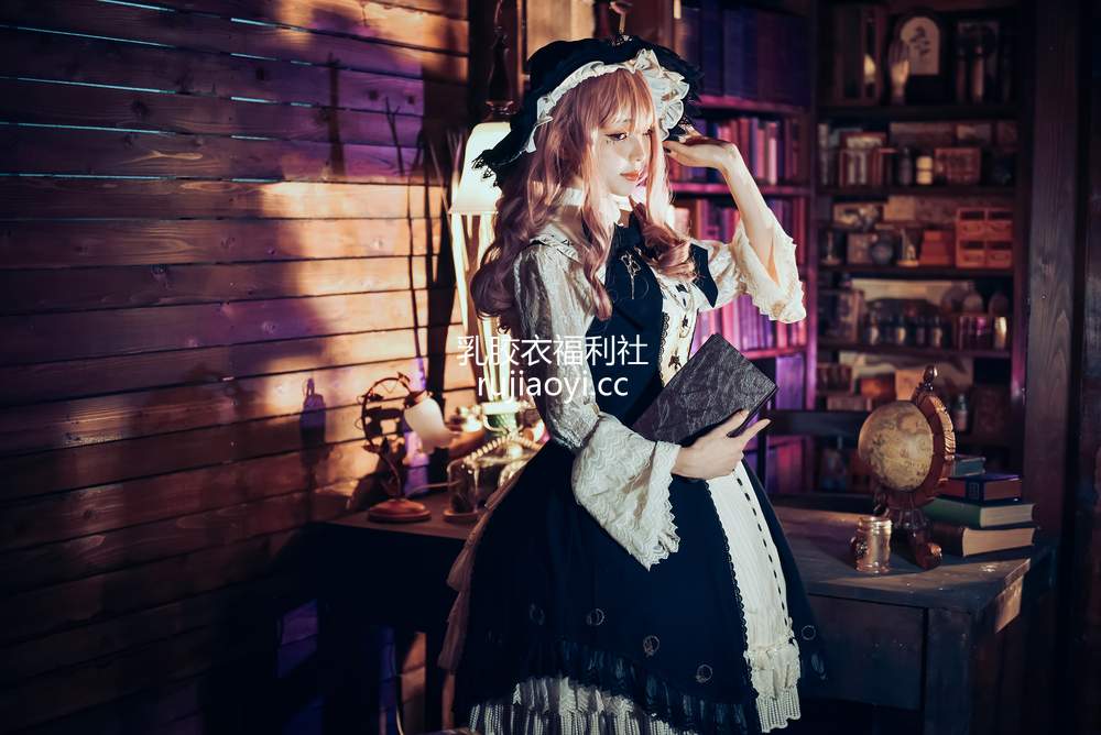 [网红杂图] Ely_eee(ElyEE子) – Witch Time [47P161MB]