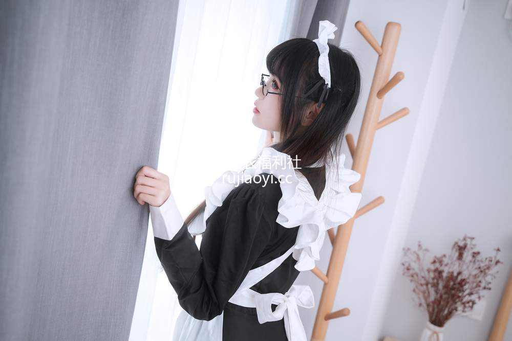 [网红杂图] miko酱ww – 女仆 [23P176MB]