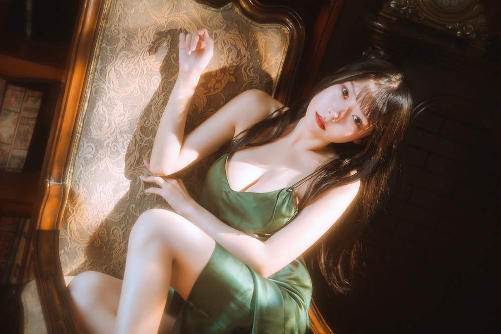 [网红杂图] 香草喵露露 – 杨枝甘露 绿色连衣裙 [45P1V1.19GB]