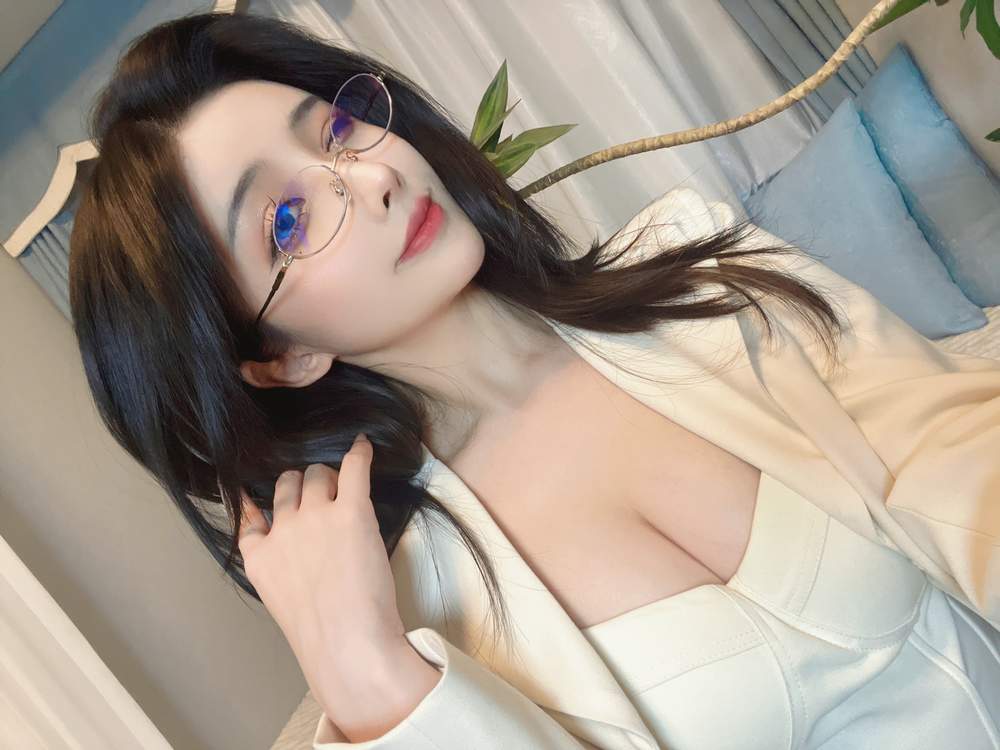 [网红杂图] rioko凉凉子(肉扣热热子) – 和女上司的七夕 [30P10V791MB]