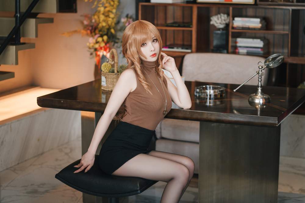 [网红杂图] rioko凉凉子(肉扣热热子) – 人妻的一天-公司篇 [30P502MB]