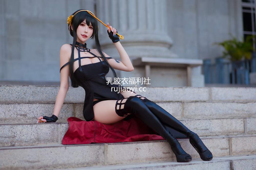 [网红杂图] 花リリ(Plant Lily) – Yor Forger [18P33MB]