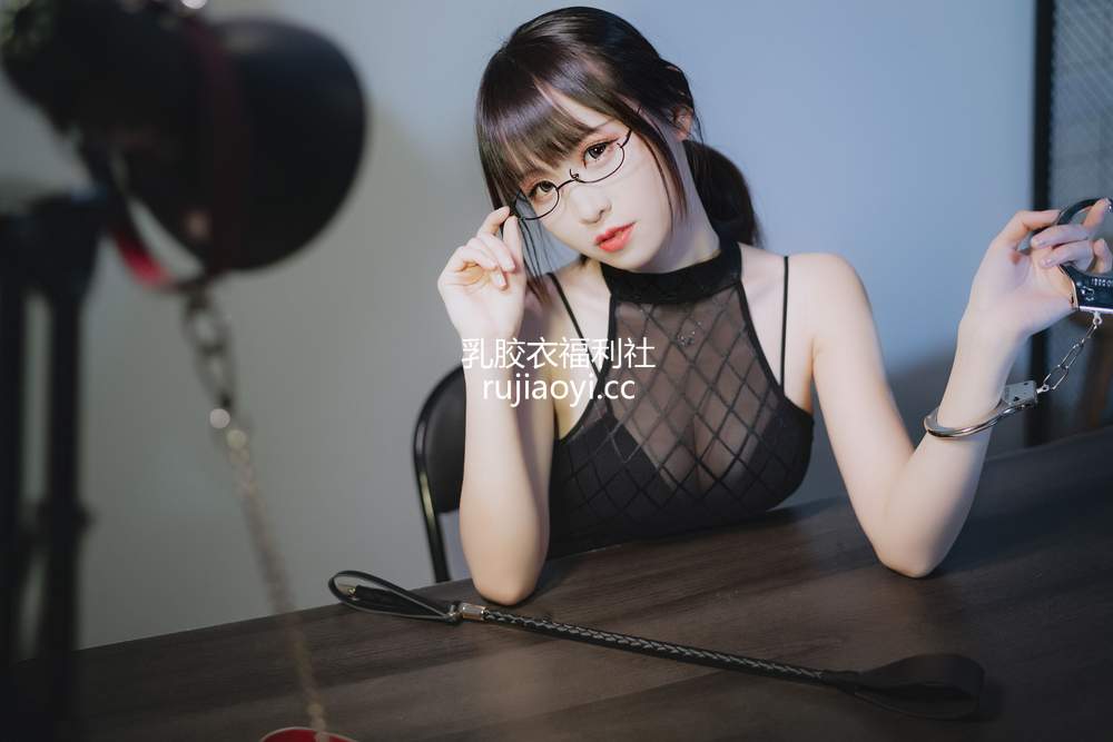 [网红杂图] miko酱ww – 坏女人 [20P17MB]