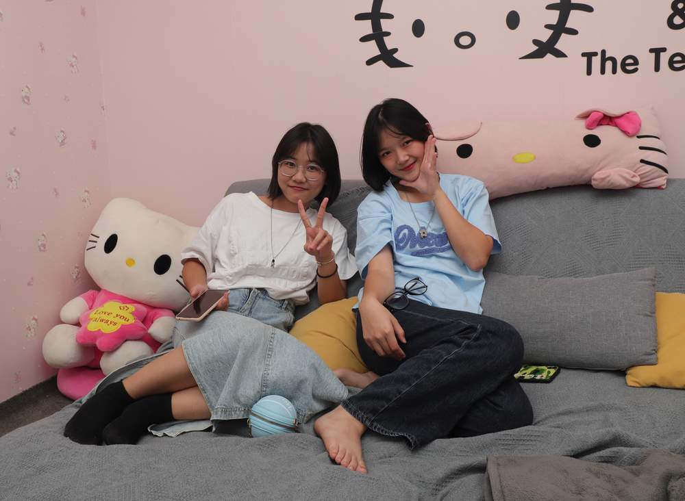 [Pary摄影] No.010 可爱的新模彤彤与小谊脚底秀 [101P571MB]