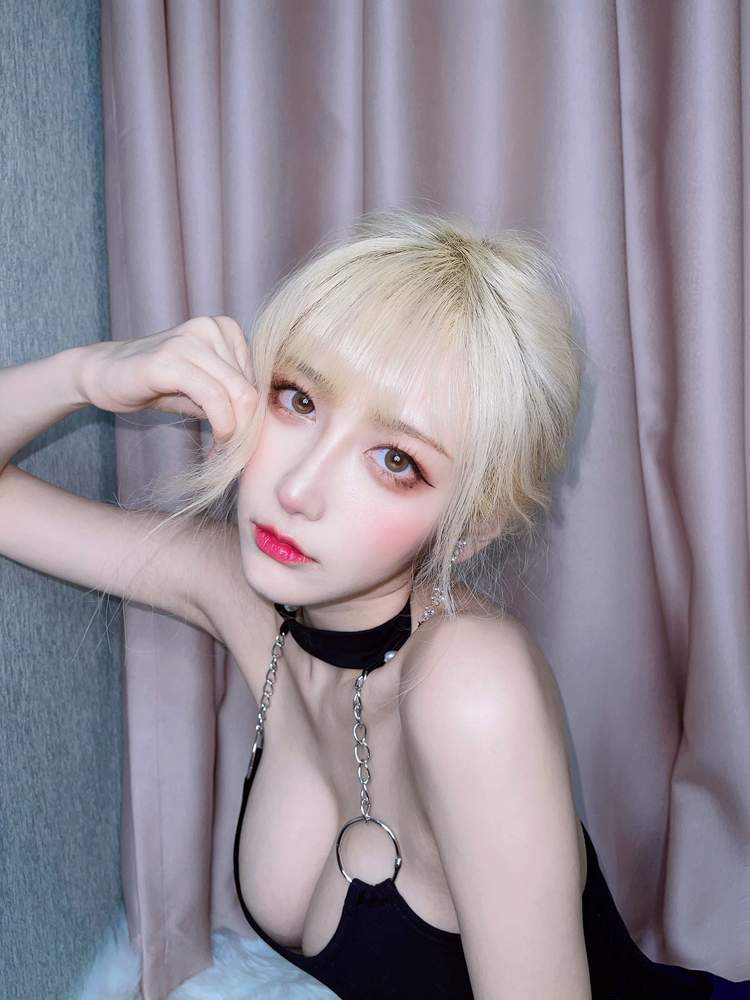 [网红杂图] 啾小妍 – 金发芭比 [40P113MB]