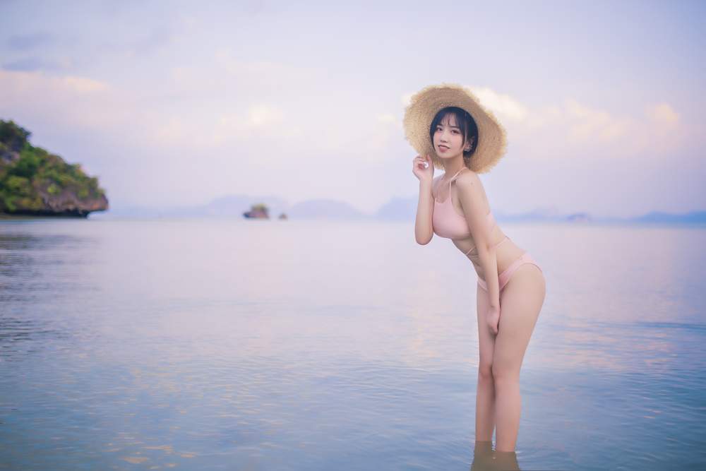 [网红杂图] 念雪ww – 粉色泳衣 [30P234MB]