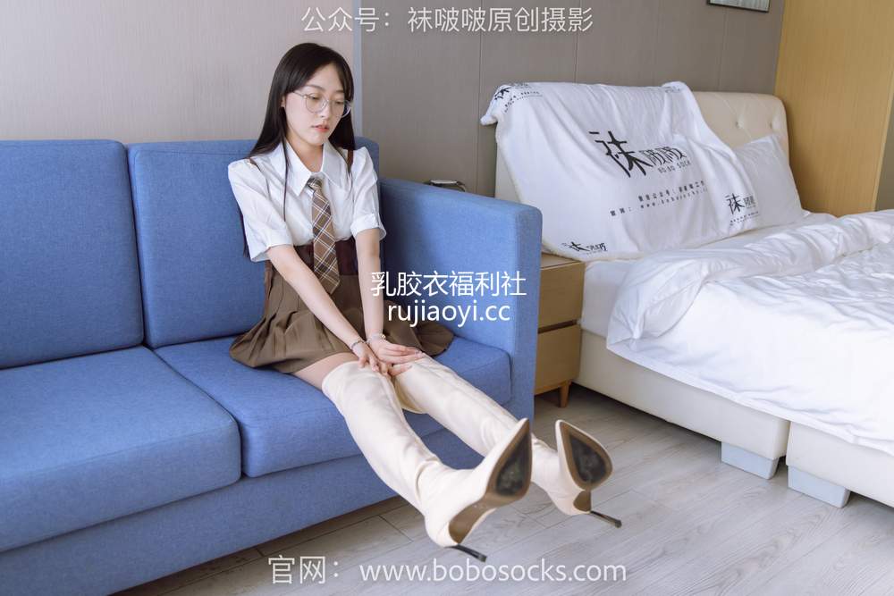 [BoBoSocks袜啵啵] No.133 稚予-高跟长靴、白棉袜、咖啡丝 [140P1V5.34GB]