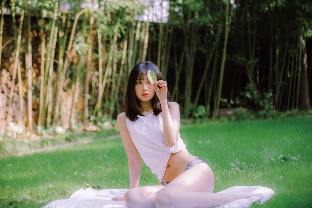 [网红杂图] 念雪ww – 夏日微风 [50P568MB]