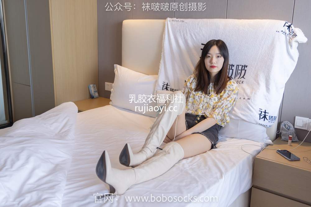[BoBoSocks袜啵啵] No.136 小甜豆-高跟长靴、白棉袜、裸足 [200P1V7.31GB]