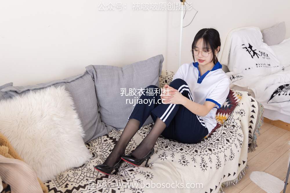 [BoBoSocks袜啵啵] No.135 小甜豆-高跟鞋、黑丝、裸足 [140P1V5.85GB]