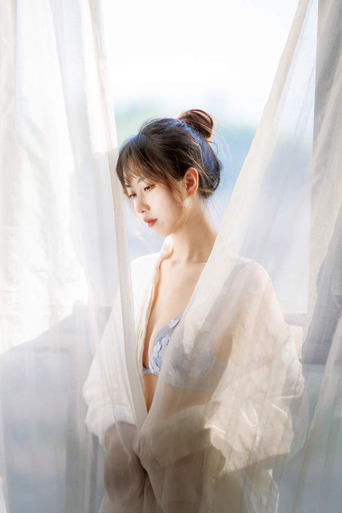 [网红杂图] 念雪ww – 居家蓝色 [25P255MB]