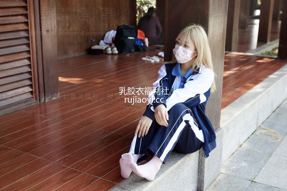 [见新摄影] No.042 黄头发甜美甜美小姐姐 [120P1V1.07GB]