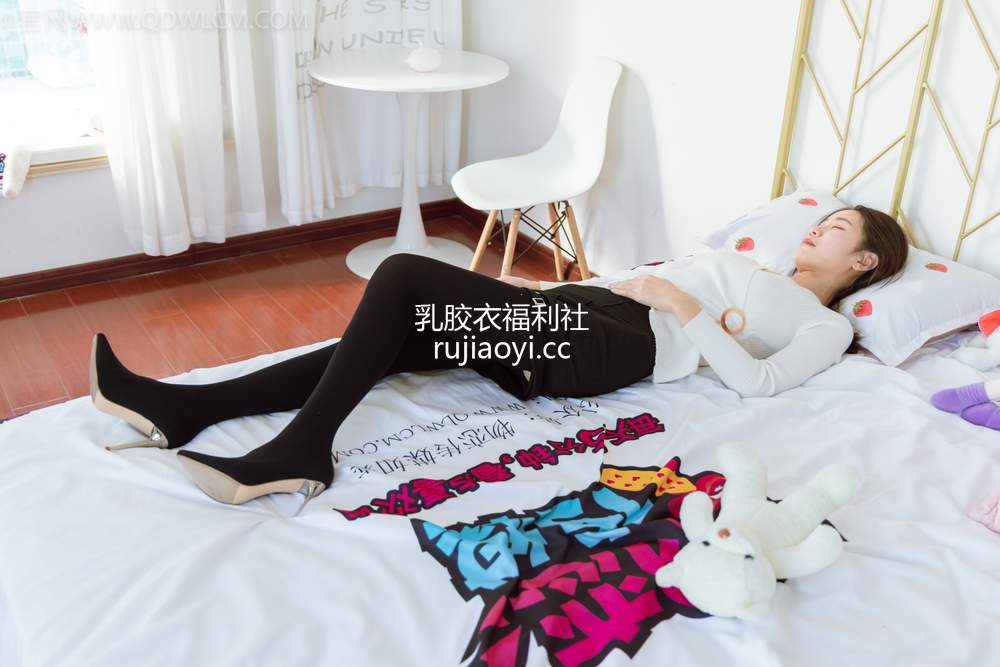 [物恋传媒] NO.1052 菜菜-睡美人 [154P1V4.55GB]