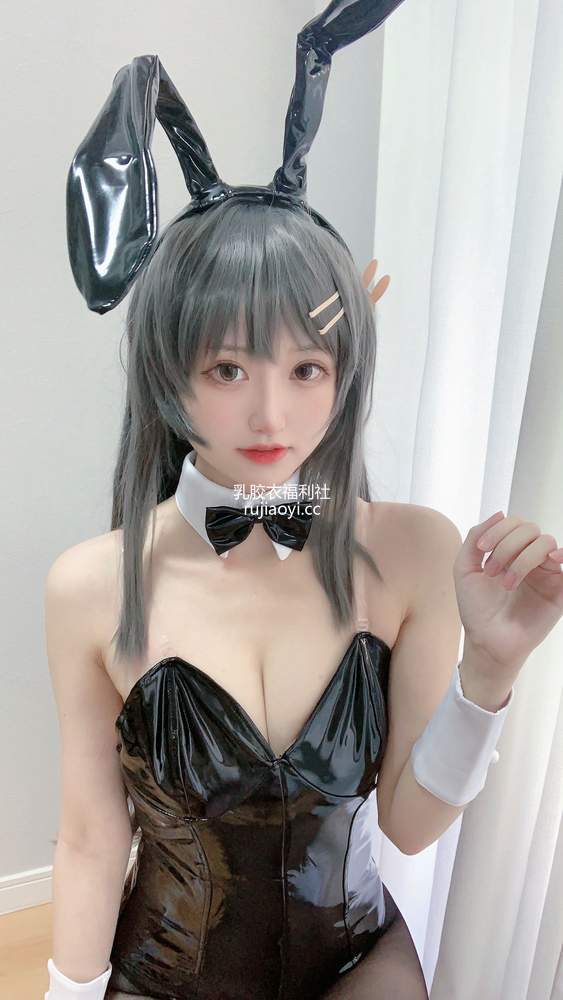 [网红杂图] 千阳(ちよ) – 麻衣学姐兔子装 [19P57MB]
