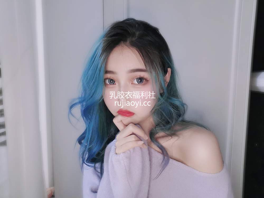[网红杂图] eloise软软 – 双拼丝袜 [36P1V39MB]