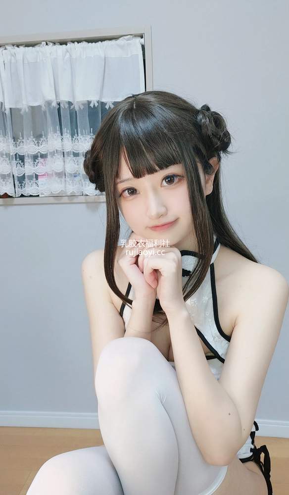 [网红杂图] 千阳(ちよ) – 旗袍 [15P17MB]