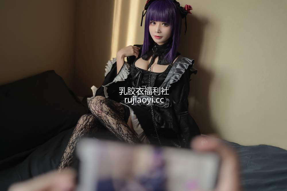 [网红杂图] 爱老师_PhD – 喜多川海梦 洛丽塔 [13P85MB]