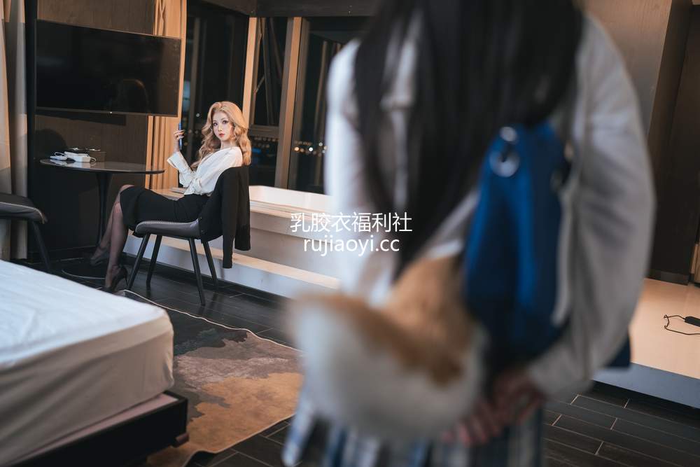 [网红杂图] rioko凉凉子&面饼仙儿 – 女上司双人版 [40P1V593MB]