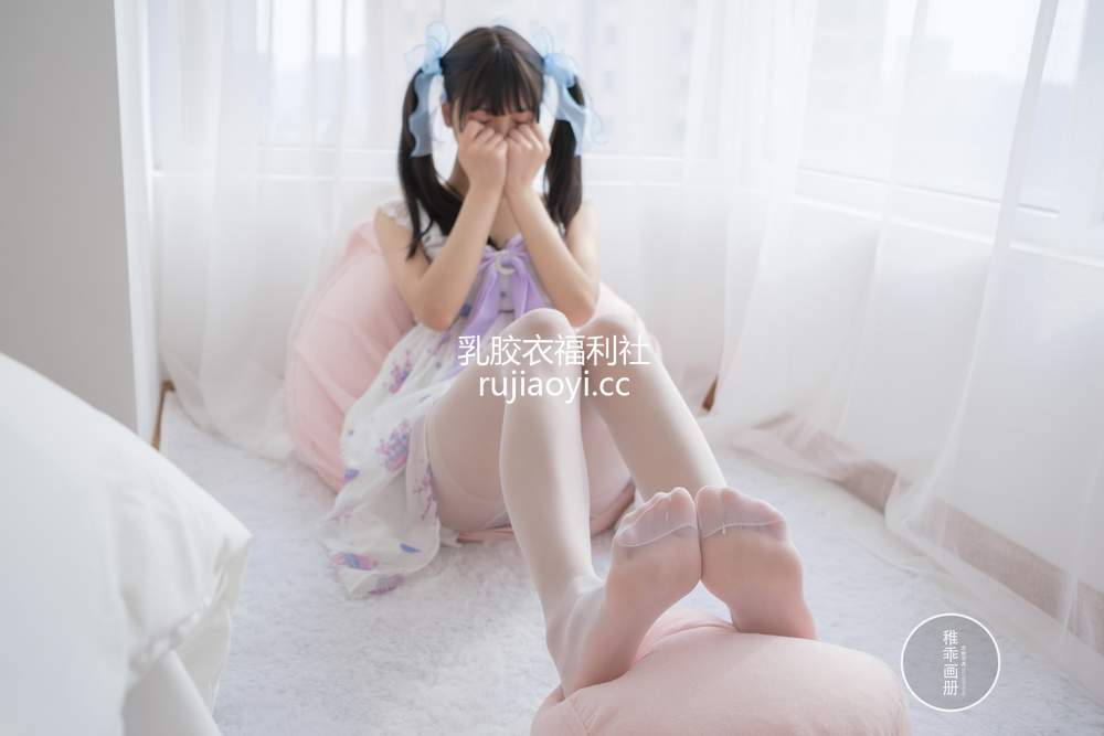 [网红杂图] 柴系小乖(稚乖画册) – 夜夜 Lolita [29P203MB]