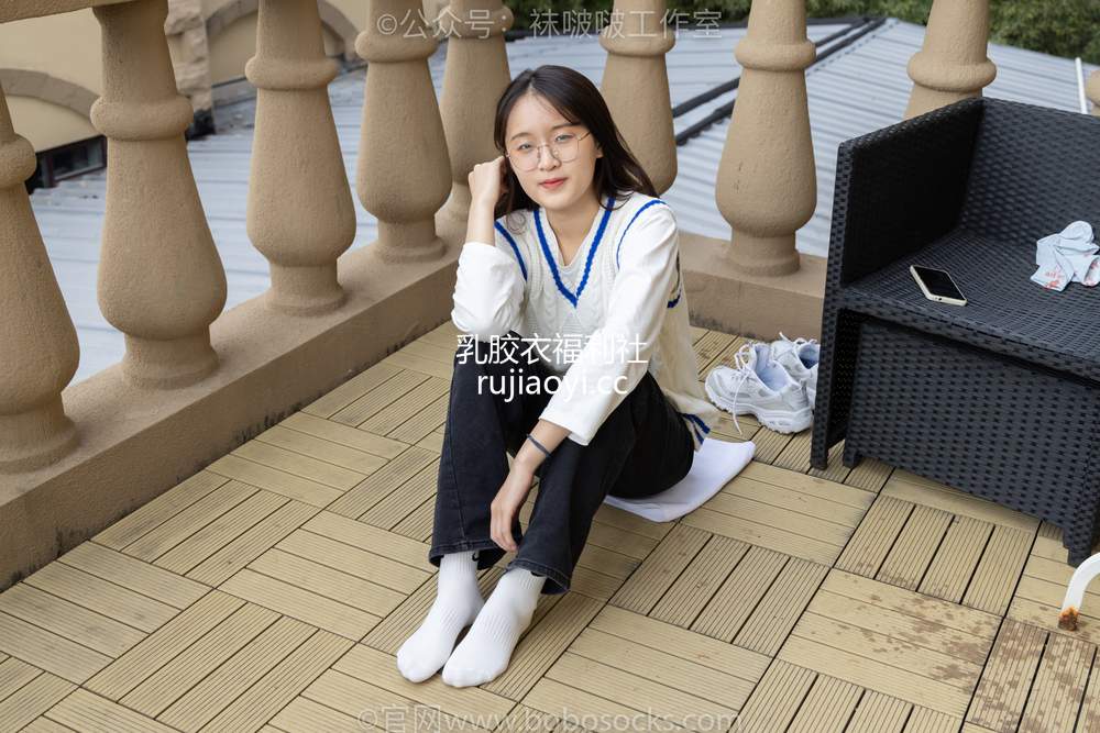 [BoBoSocks袜啵啵] 积分限定作品007 熊熊-运动鞋、白棉袜、裸足 [134P2.44GB]