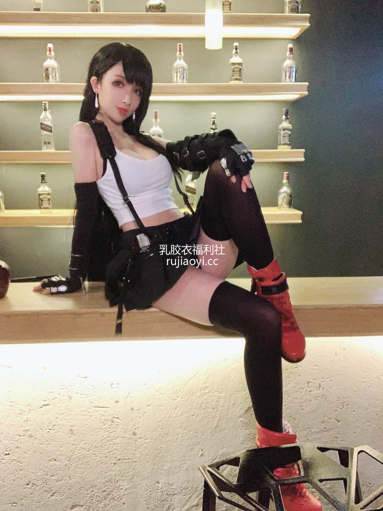 [网红杂图] rioko凉凉子 – 蒂法自拍 [19P54MB]