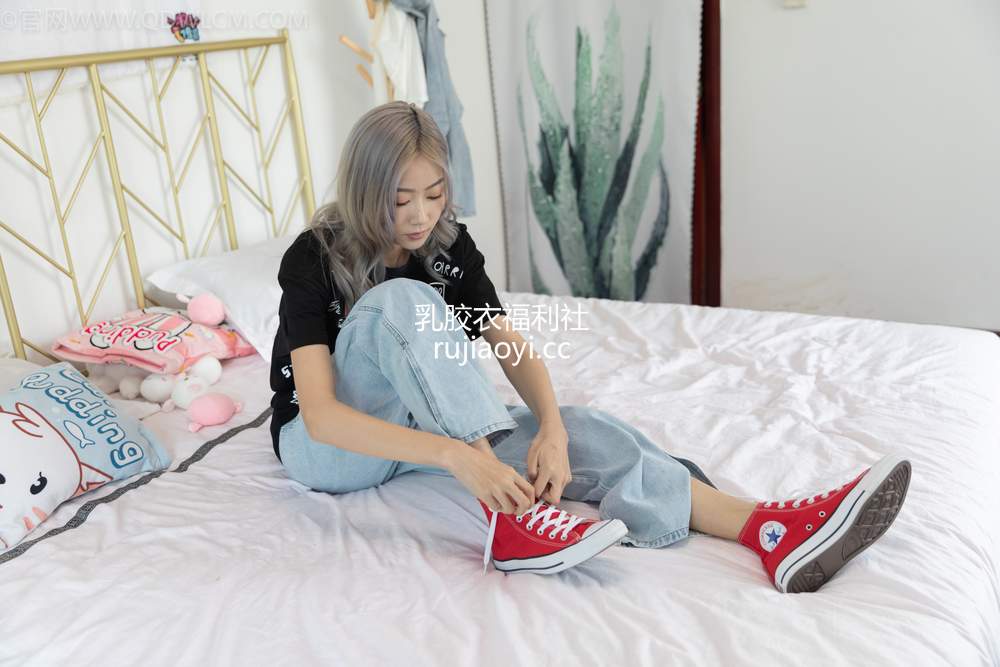 [物恋传媒] No.1074 小鹿-过往的美好 [125P2V4.53GB]