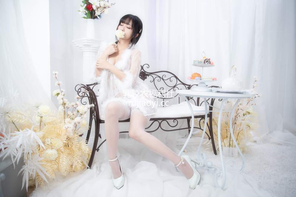 [网红杂图] 洛璃LoLiSAMA – 蛋糕 [25P2V409MB]