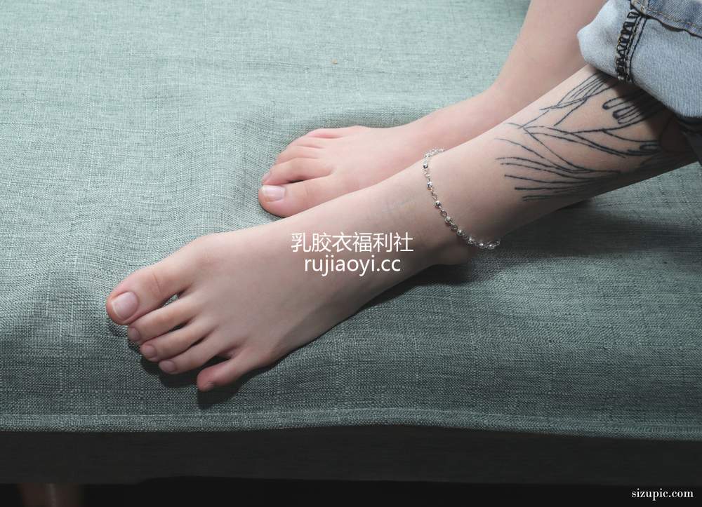 [Pary摄影] No.047 大美女婉华再次展示39码超白大美脚 [120P286M]