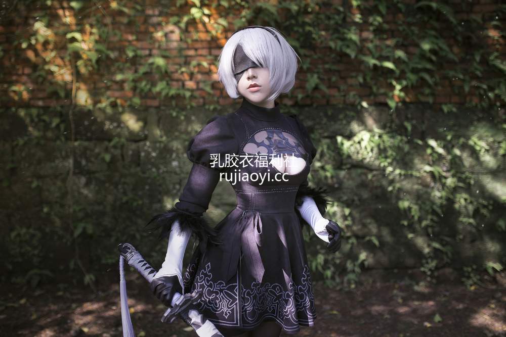 [网红杂图] 千寻 – 2B [24P110MB]