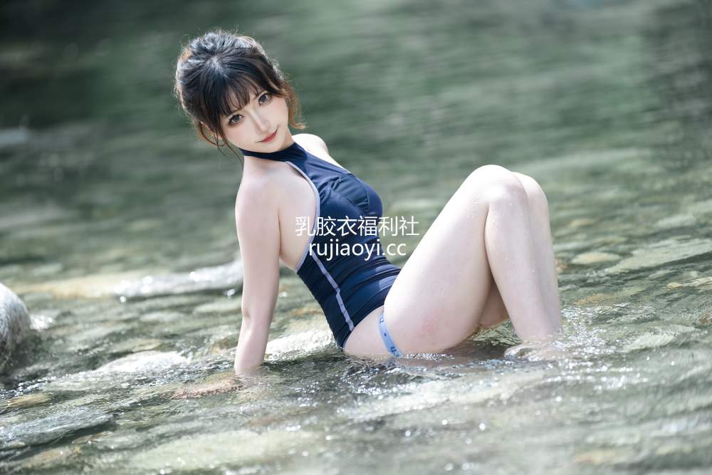 [网红杂图] 是三不是世w – 小溪竞泳 [47P2.73GB]