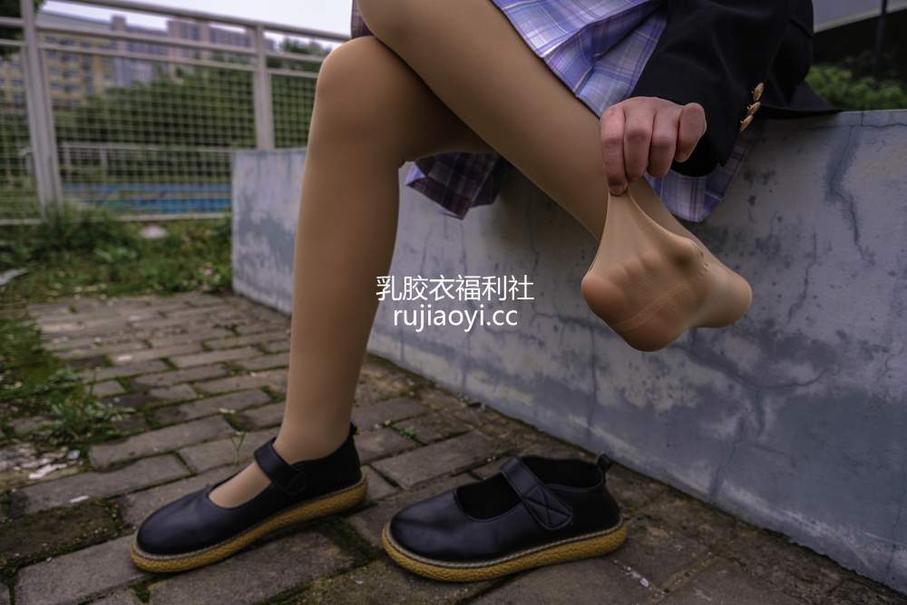 [森萝财团] – 月下001 小夜 肉丝 300D 真空 [76P988MB]