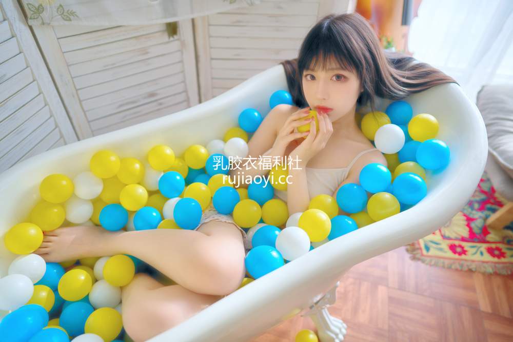 [网红杂图] Shika小鹿鹿 – summer福利 [4P43MB]