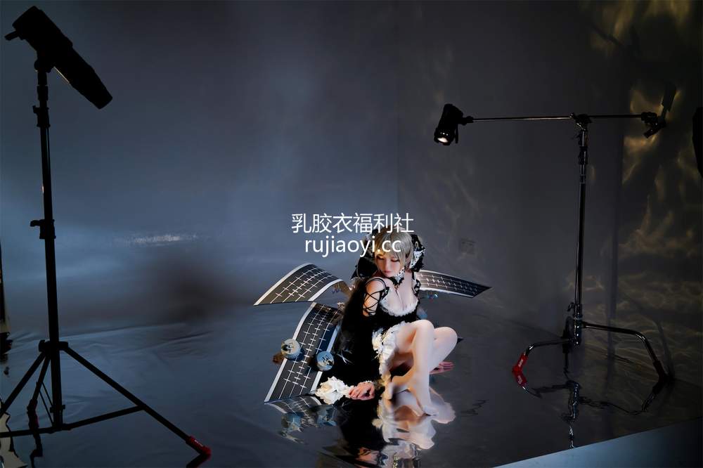 [网红杂图] 半半子 – 可畏 [44P80MB]