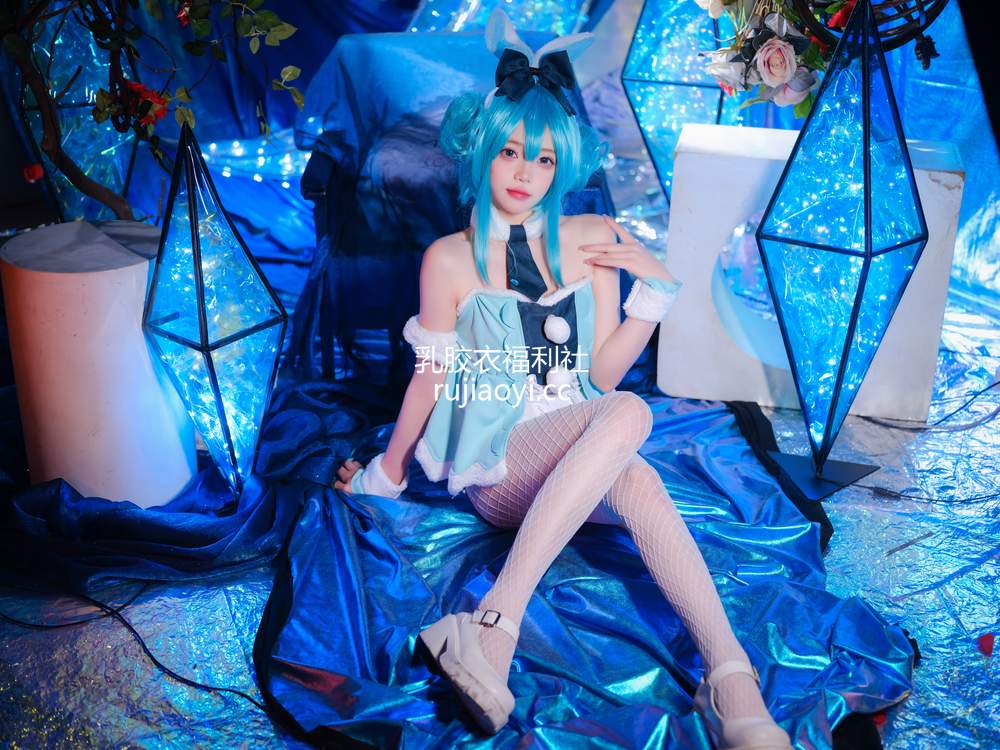[网红杂图] 咬一口兔娘 – MIKU初音未来兔女郎 [13P84MB]