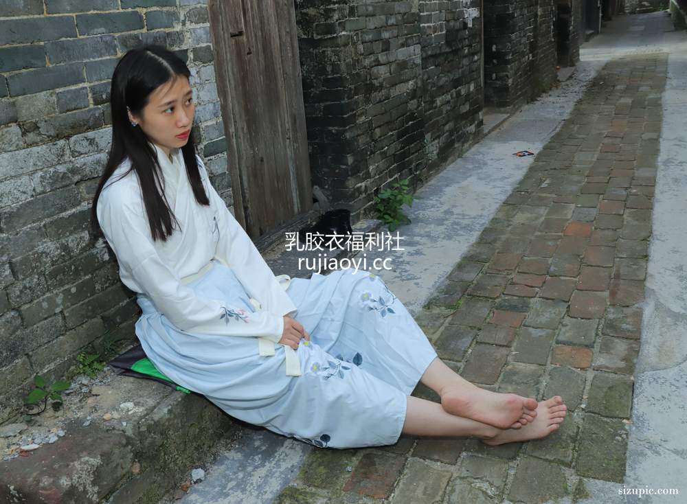 [Pary摄影] No.049 极品美女小芳穿上汉服古镇赤脚 [153P368M]