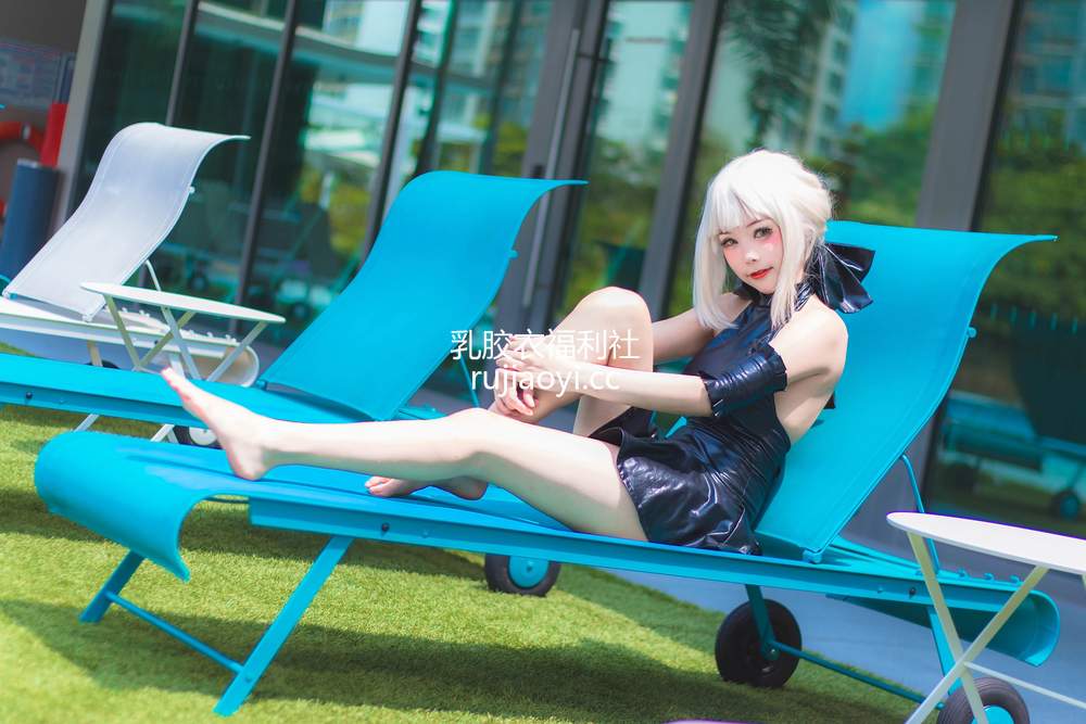 [网红杂图] Kitkat Cosplay 9 – Saber Alter Swimsuit [29P102MB]