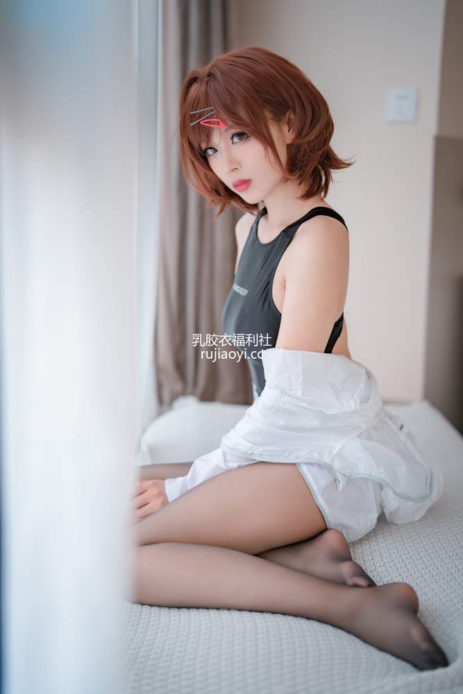 [网红杂图] 咬一口兔娘 – 黄豆粉 [16P60MB]